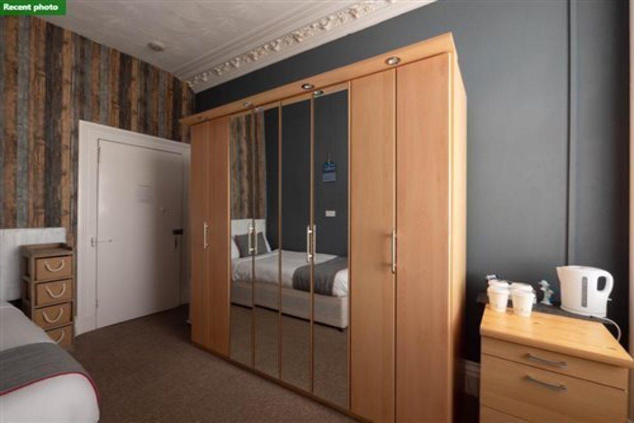 Oyo Pier Hotel Rhyl Eksteriør bilde