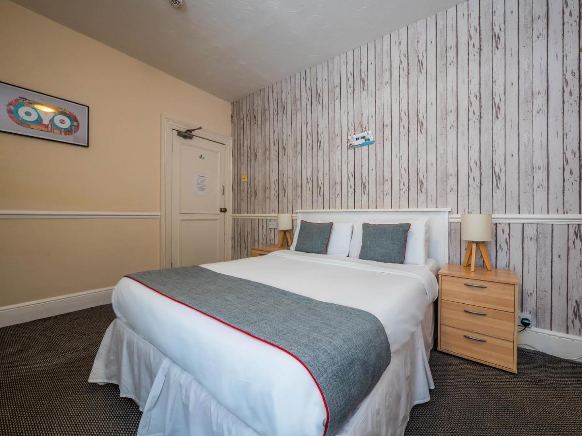 Oyo Pier Hotel Rhyl Eksteriør bilde