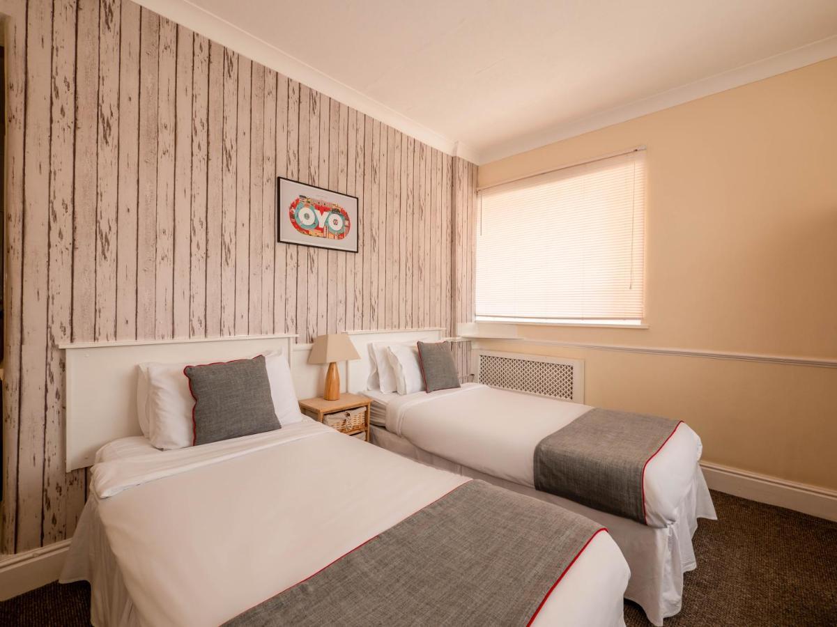 Oyo Pier Hotel Rhyl Eksteriør bilde