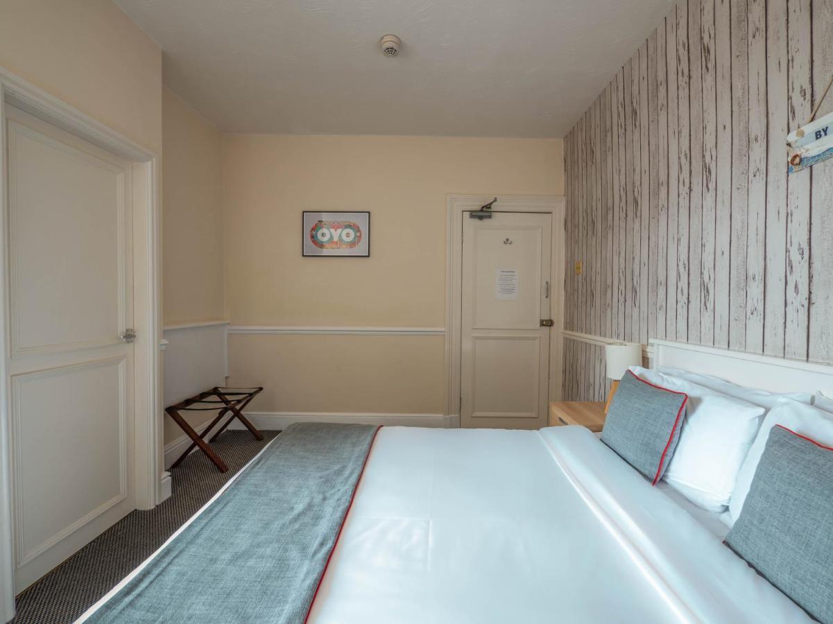 Oyo Pier Hotel Rhyl Eksteriør bilde