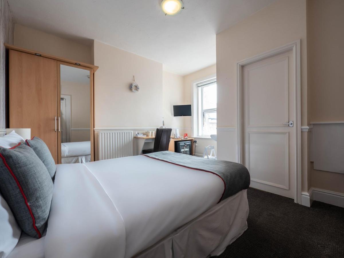 Oyo Pier Hotel Rhyl Eksteriør bilde