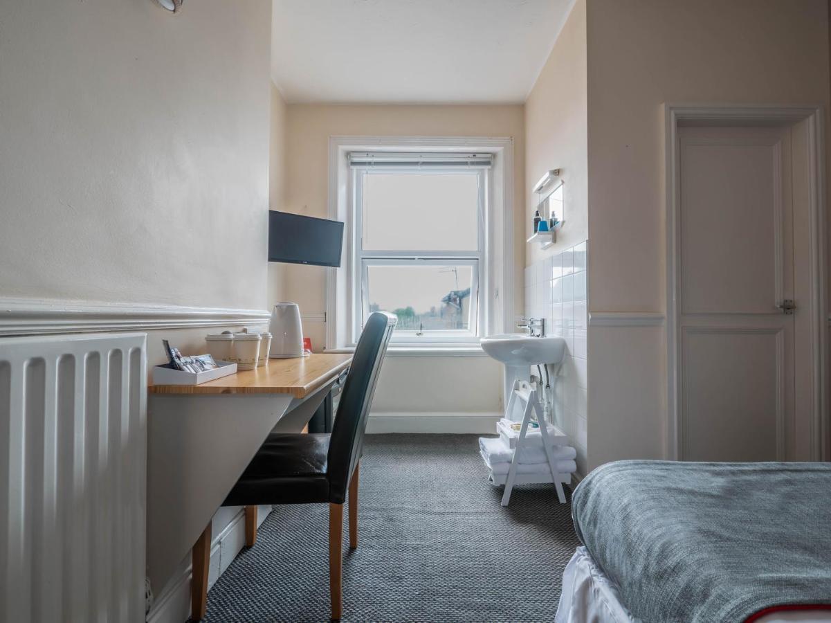 Oyo Pier Hotel Rhyl Eksteriør bilde