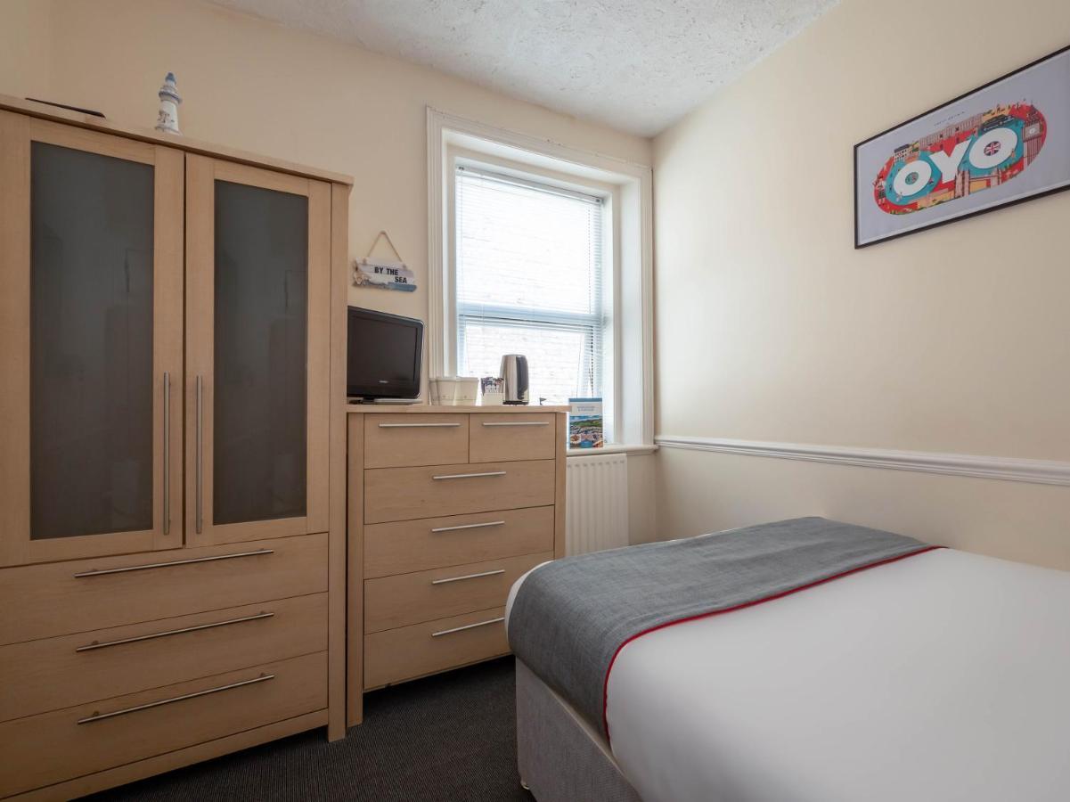 Oyo Pier Hotel Rhyl Eksteriør bilde