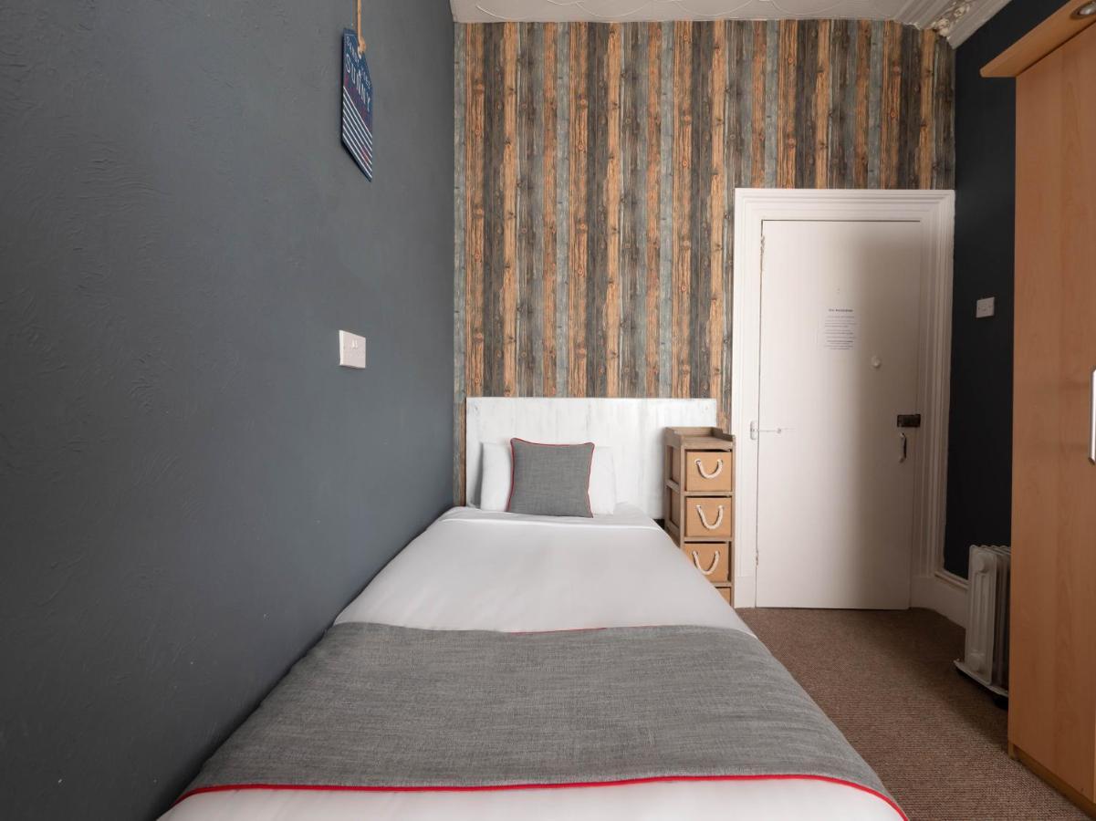 Oyo Pier Hotel Rhyl Eksteriør bilde