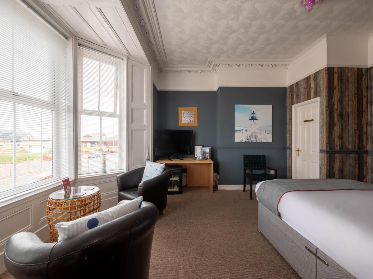 Oyo Pier Hotel Rhyl Eksteriør bilde