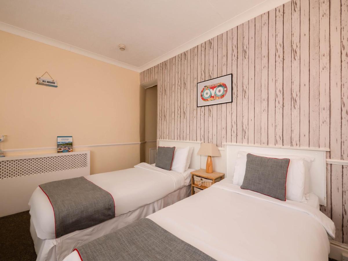 Oyo Pier Hotel Rhyl Eksteriør bilde