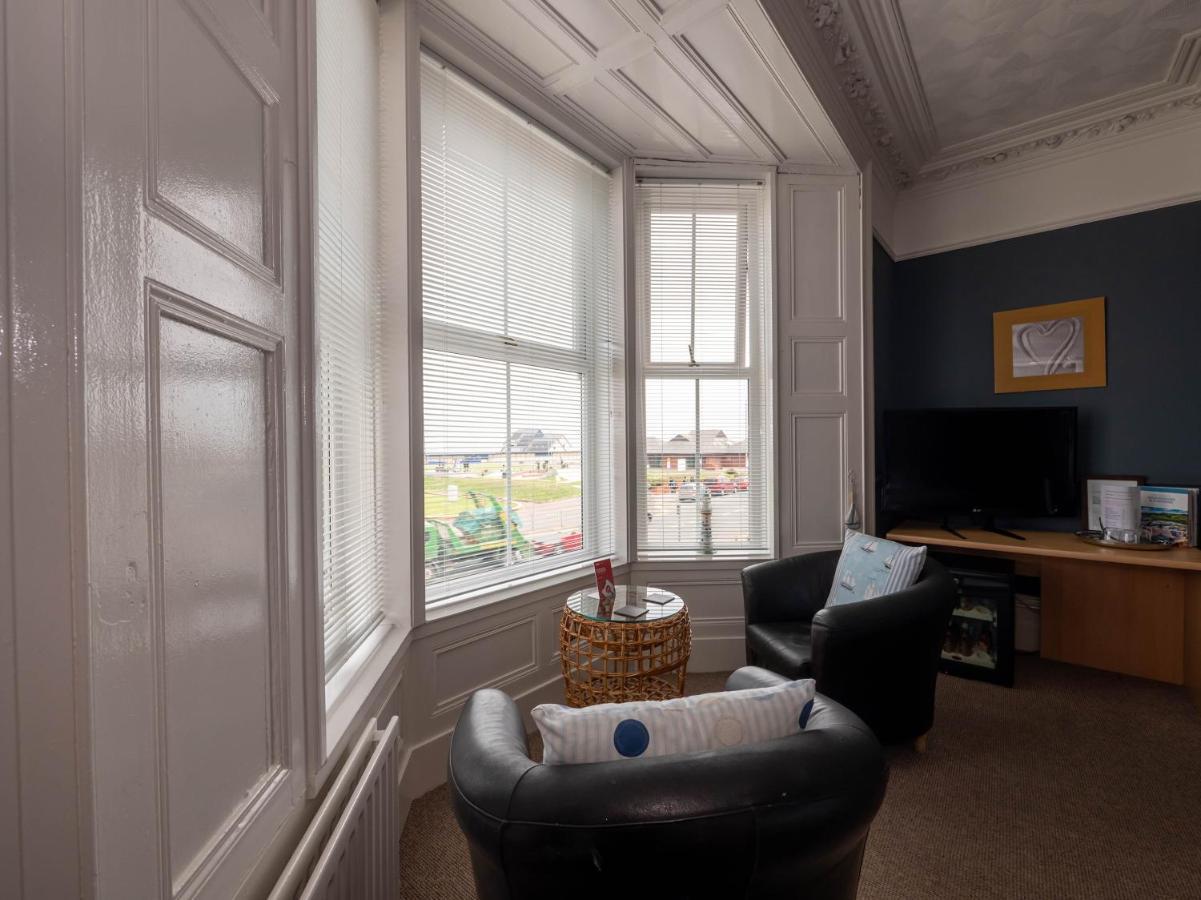 Oyo Pier Hotel Rhyl Eksteriør bilde