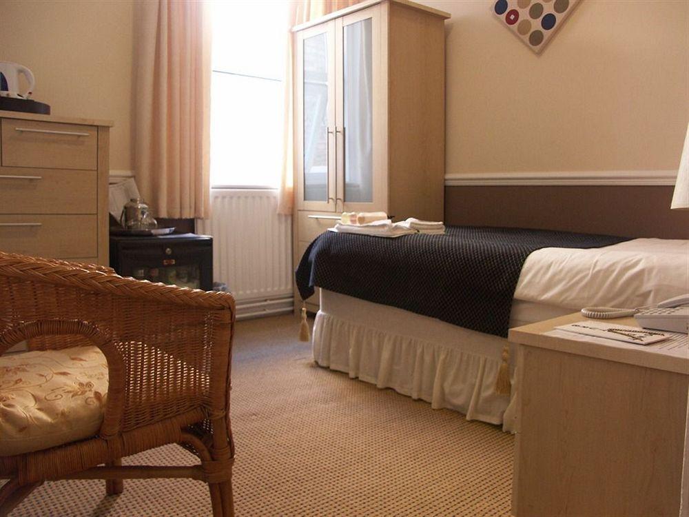 Oyo Pier Hotel Rhyl Eksteriør bilde